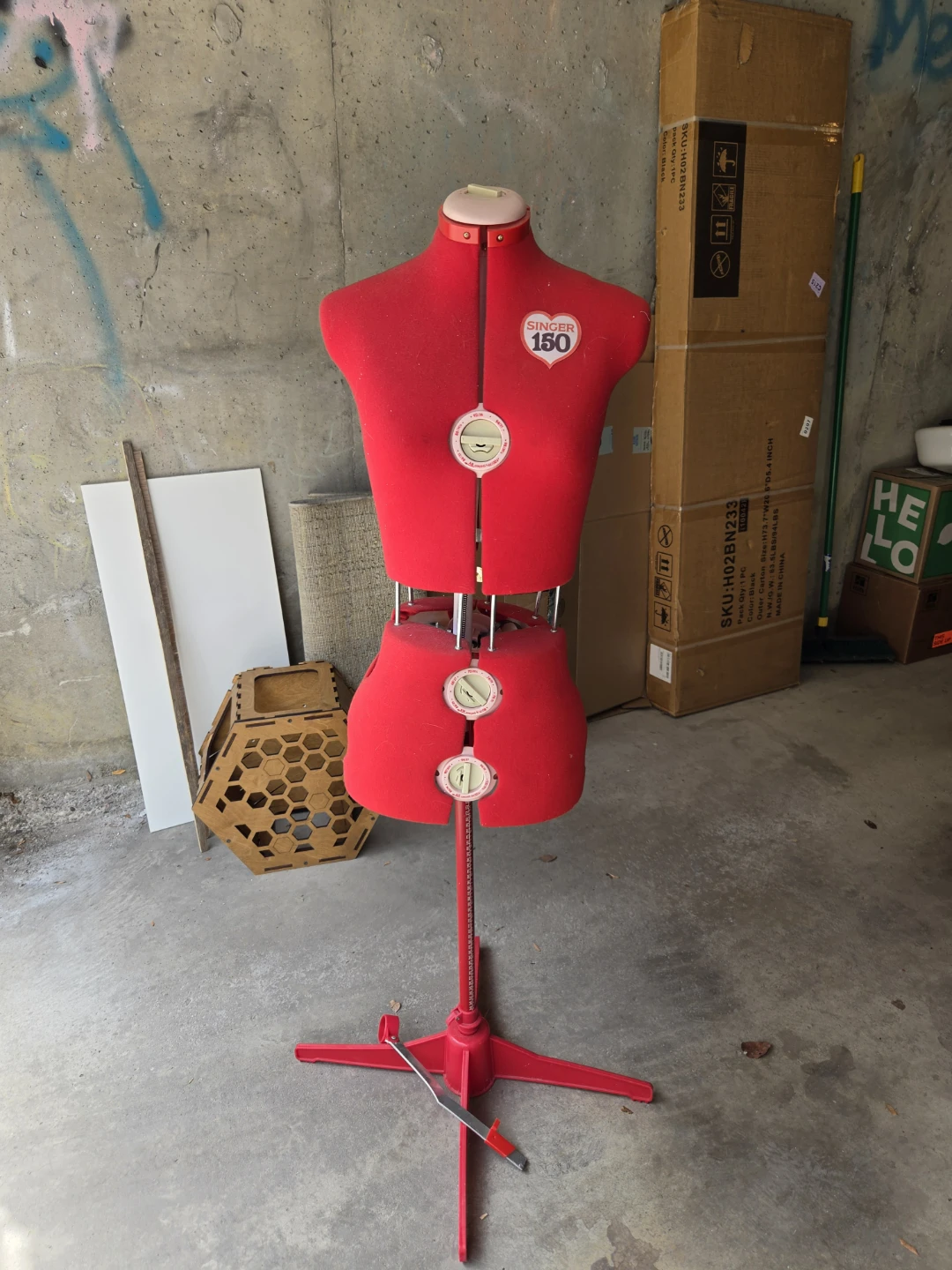 Red Singer 150 Sewing Mannequin - photo 2