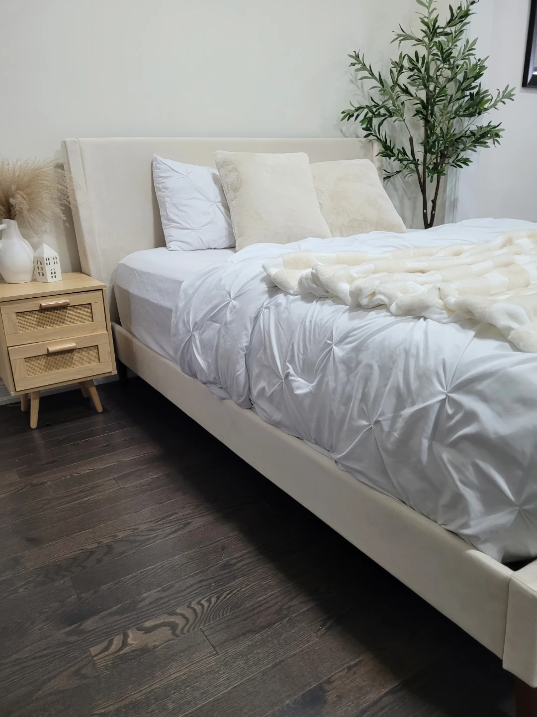 Cream Velvet Bed Frame with Wood Accents - photo 3