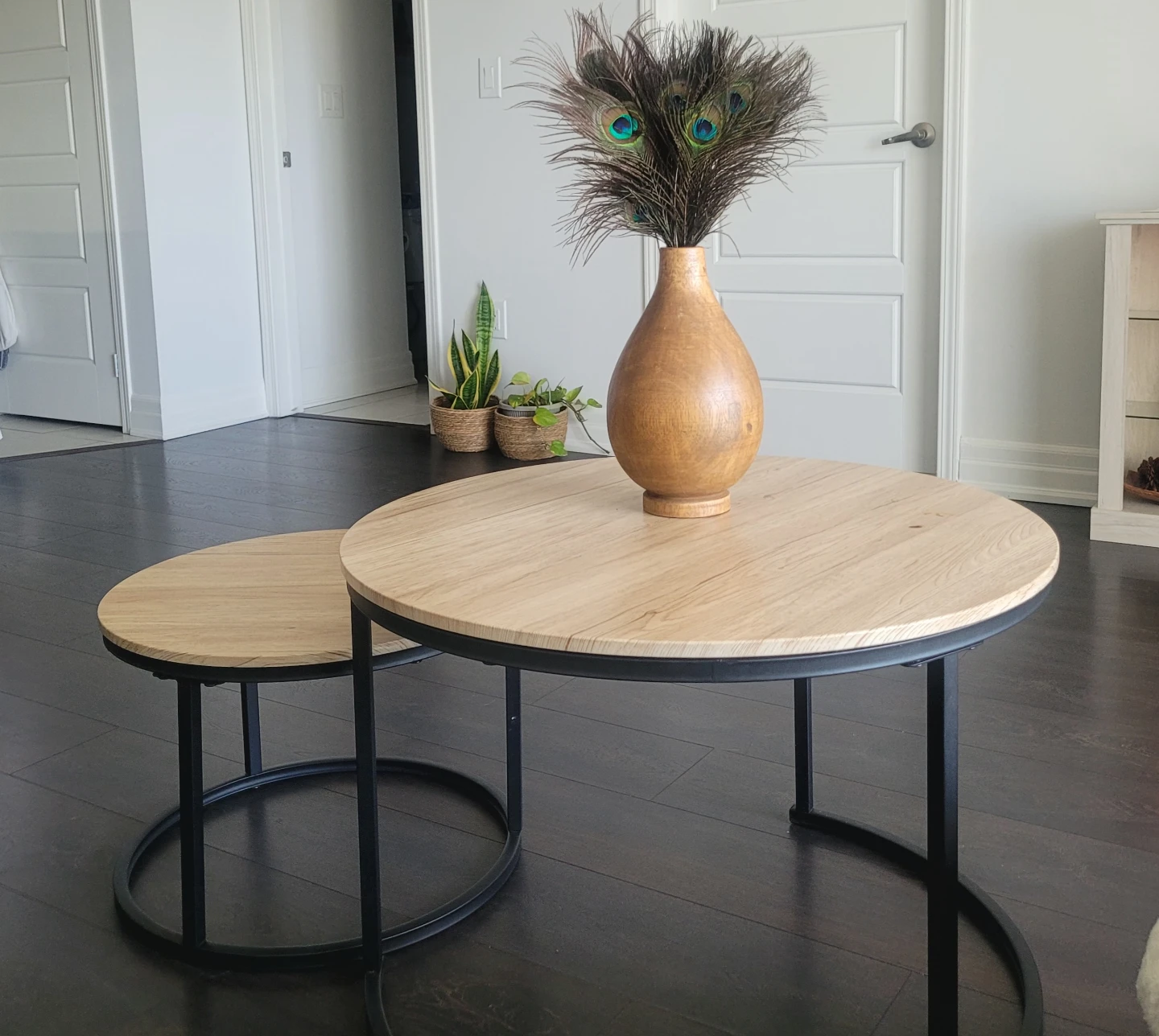 2-Piece Nesting Coffee Table Set without the Wooden Vase