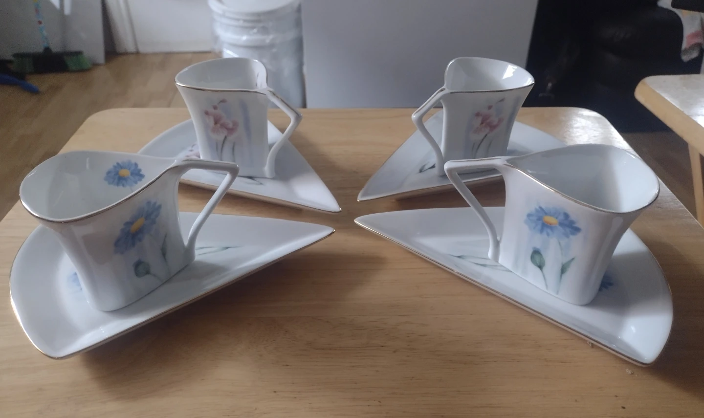 Tea Set with Cups and Saucer