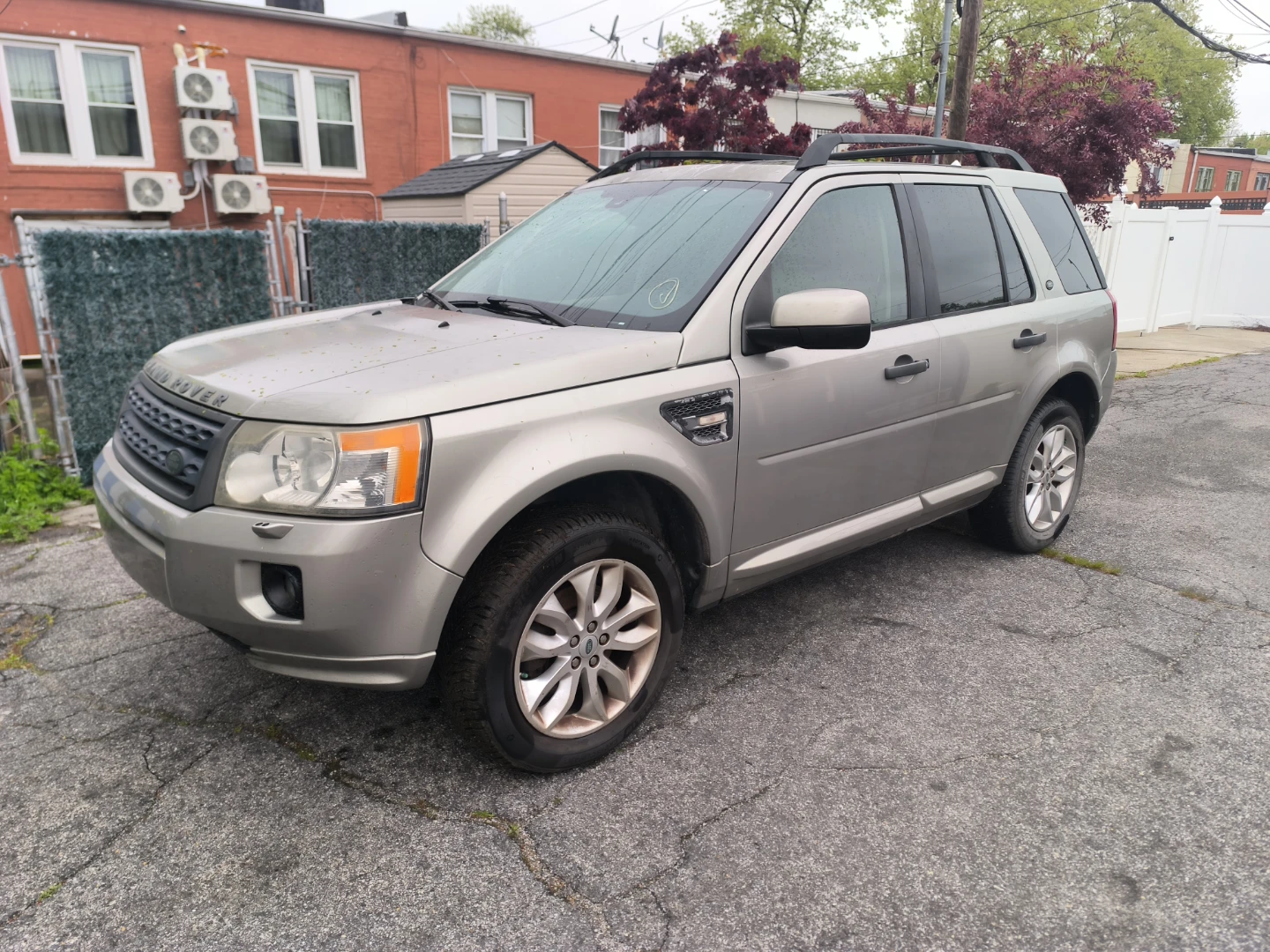 Silver Land Rover Freelander 2 SUV