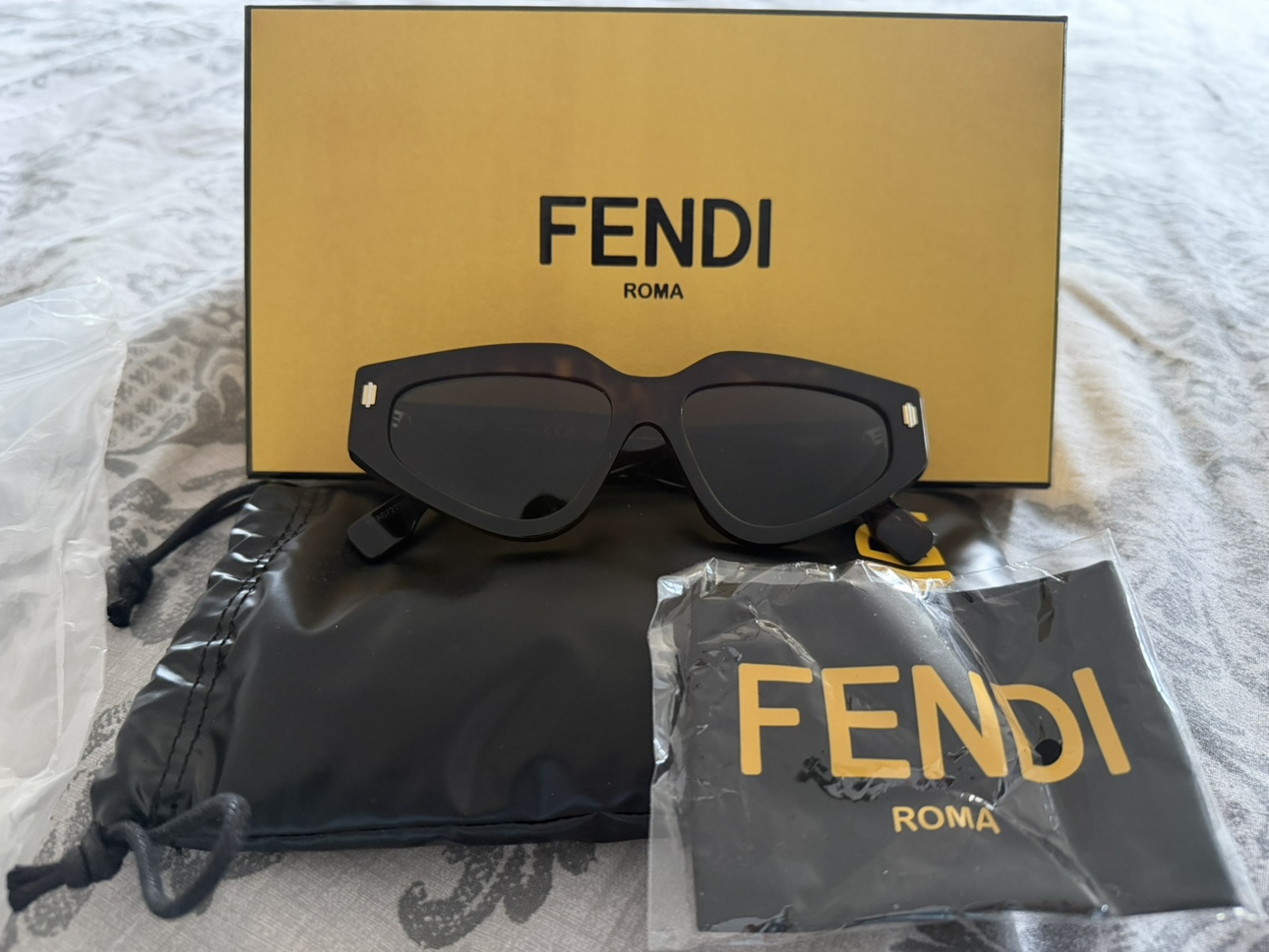 Fendi Roma FE40163U Sunglasses