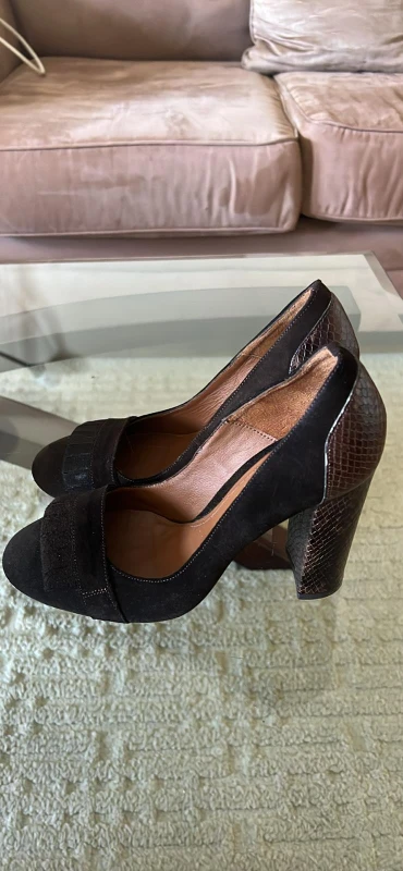 Massimo Dutti  brown Suede Heels