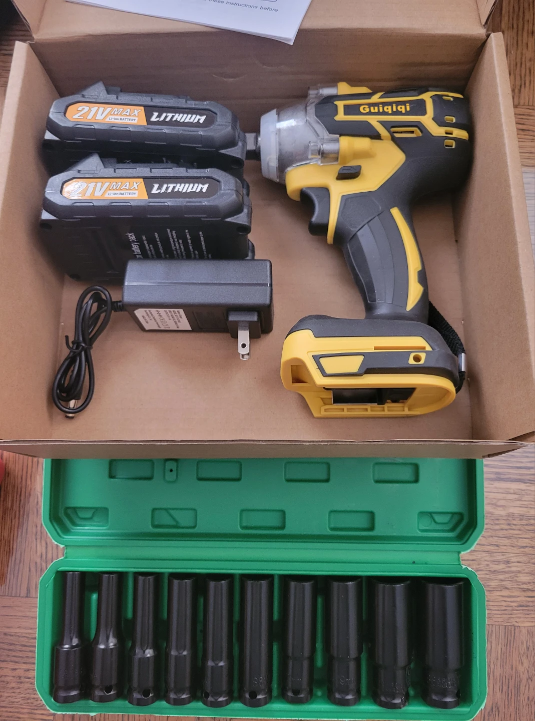NEW Impact Wrench with 2 Batteries 2.0Ah & 10 Metric Sockets