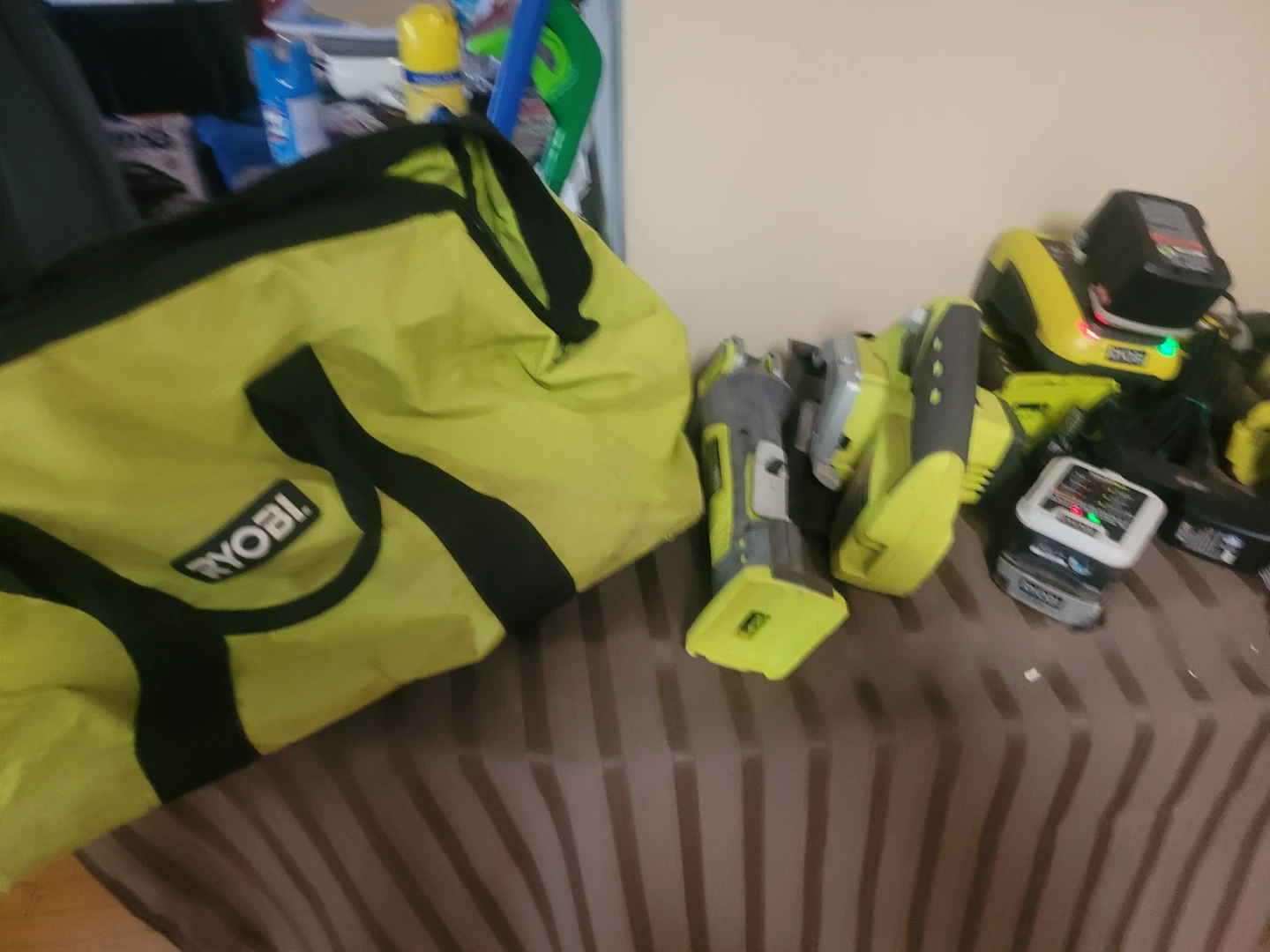 LOT RYOBI 12 V POWER TOOLS 4 DRILL 2 SAW 4 BATTERY  3 CHARHER - photo 2
