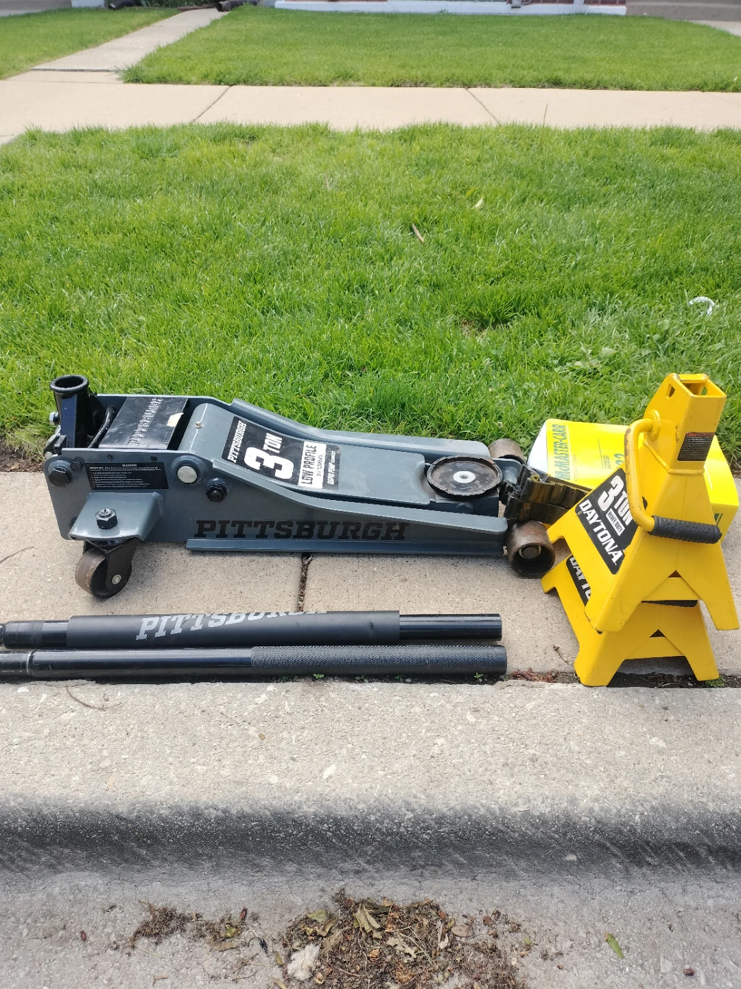 Pittsburgh 3 ton low profile floor Jack & 3 ton jack stands - photo 3