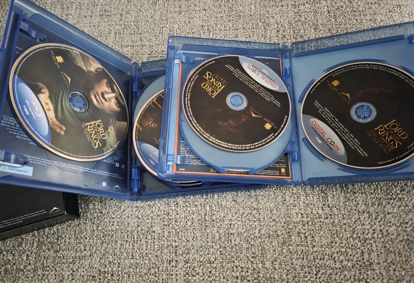 The Lord of the Rings Motion Picture Trilogy Blu-ray - photo 3