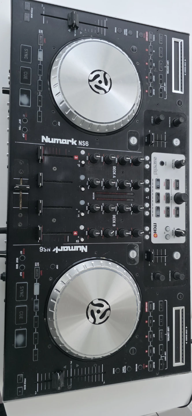 Numark NS6 DJ Controller