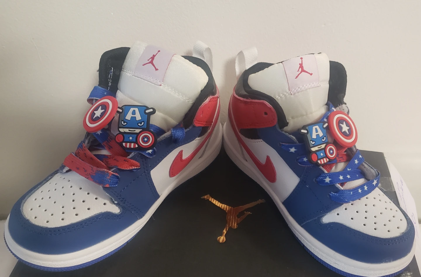 Brand new Kids Jordan 4 Capitán American S 12c