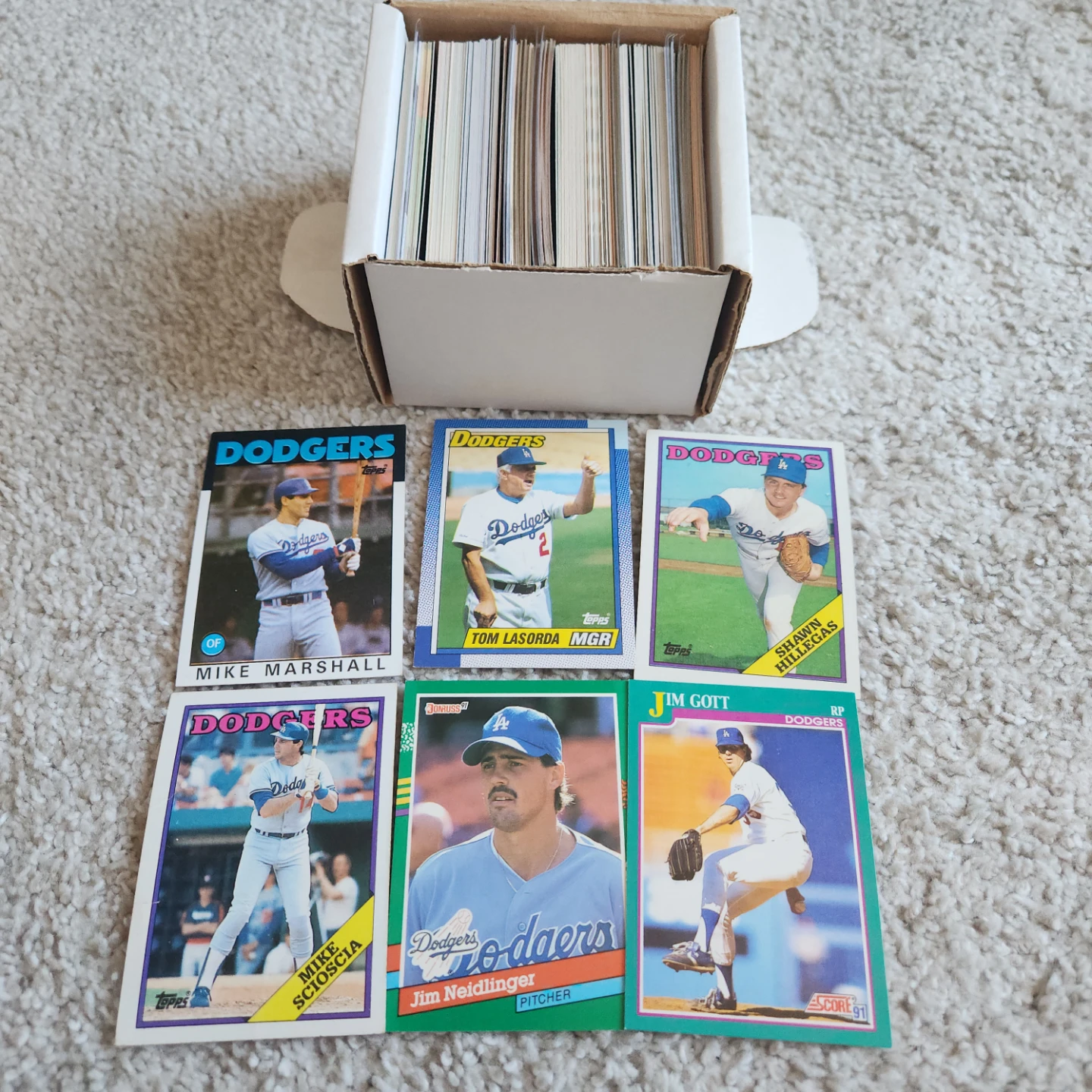 LA Dodgers, 100 Baseball Cards Team lot - photo 3