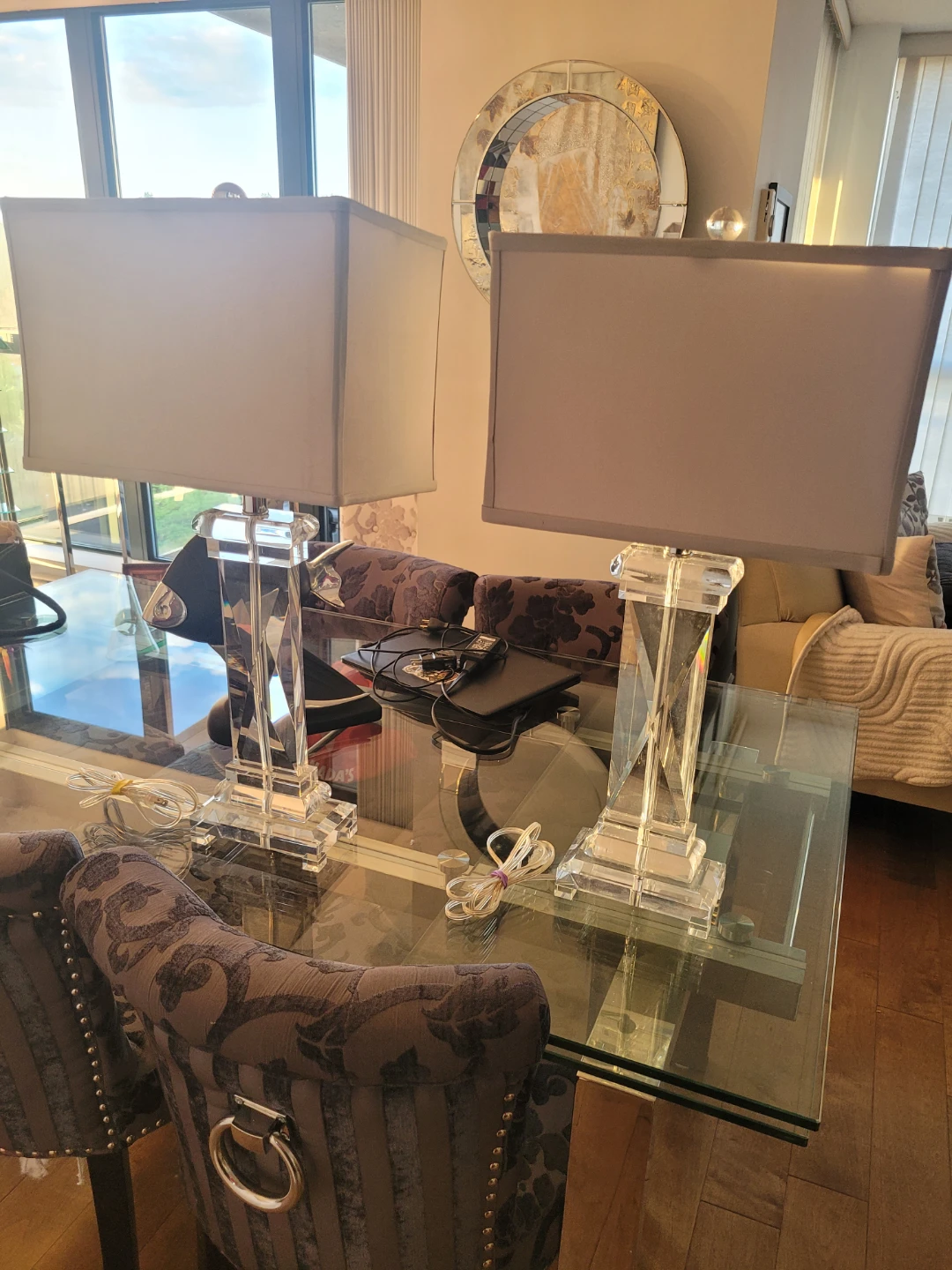 PAIR OF GORGIOUS AND CLASSY GLASS TABLE LAMPS