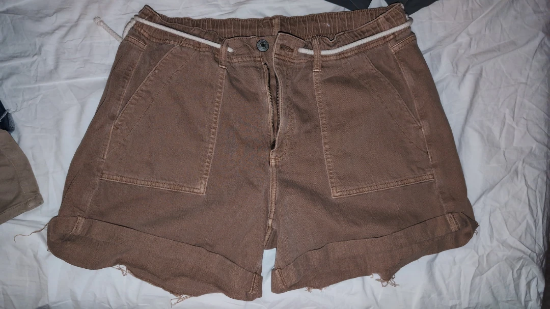 American eagle khaki shorts -size 16