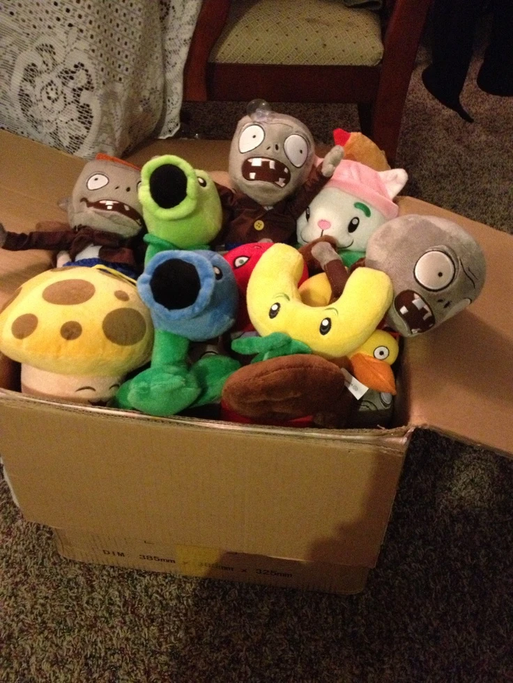 *Buying plants vs Zombies Plushies*
