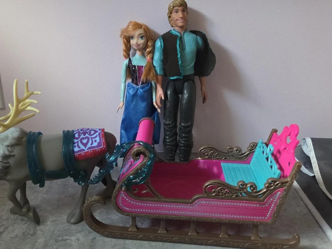 Disney Frozen Anna, Kristoff & Sven Sleigh Playset