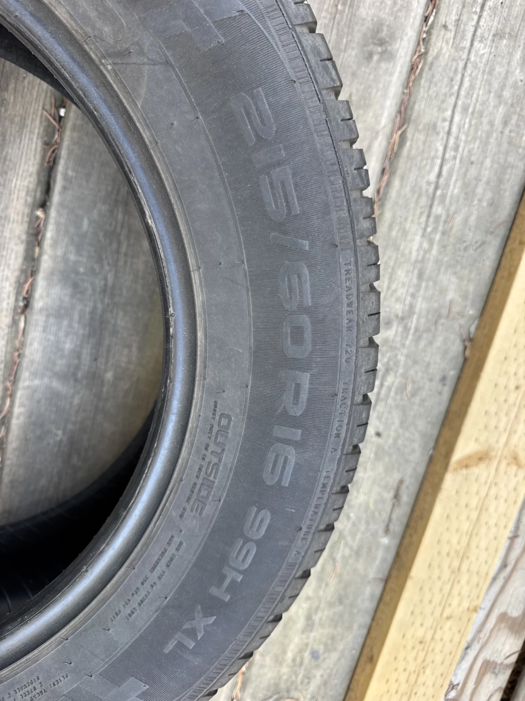Nokian Hakkapeliitta 215/60R16 XL Tire