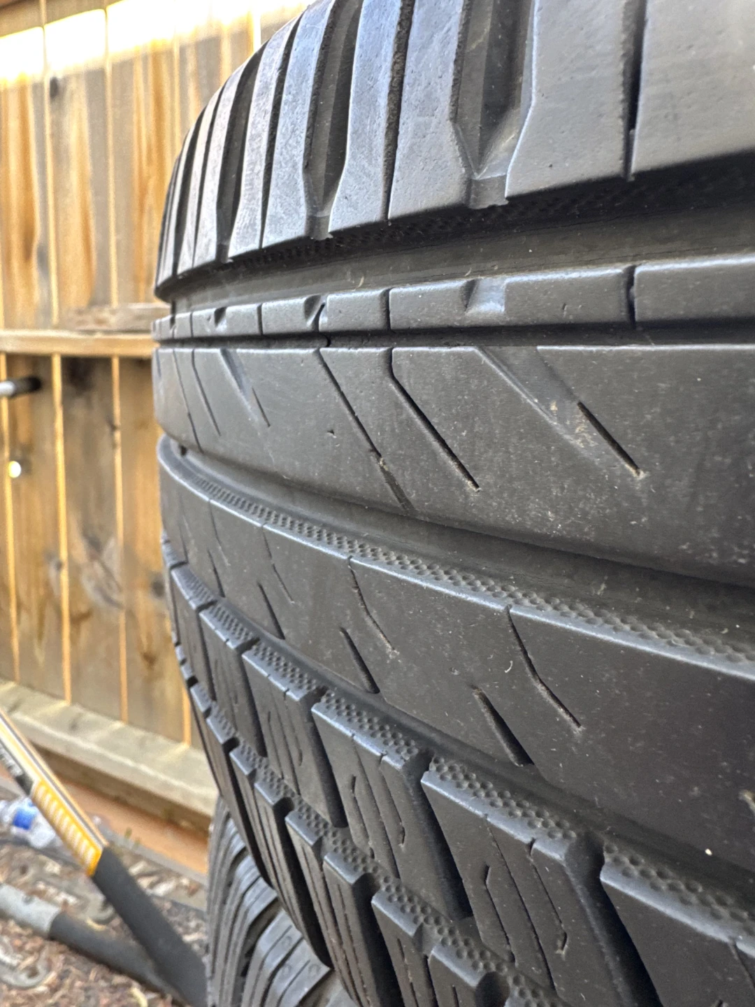 Nokian Hakkapeliitta 215/60R16 XL Tire - photo 3