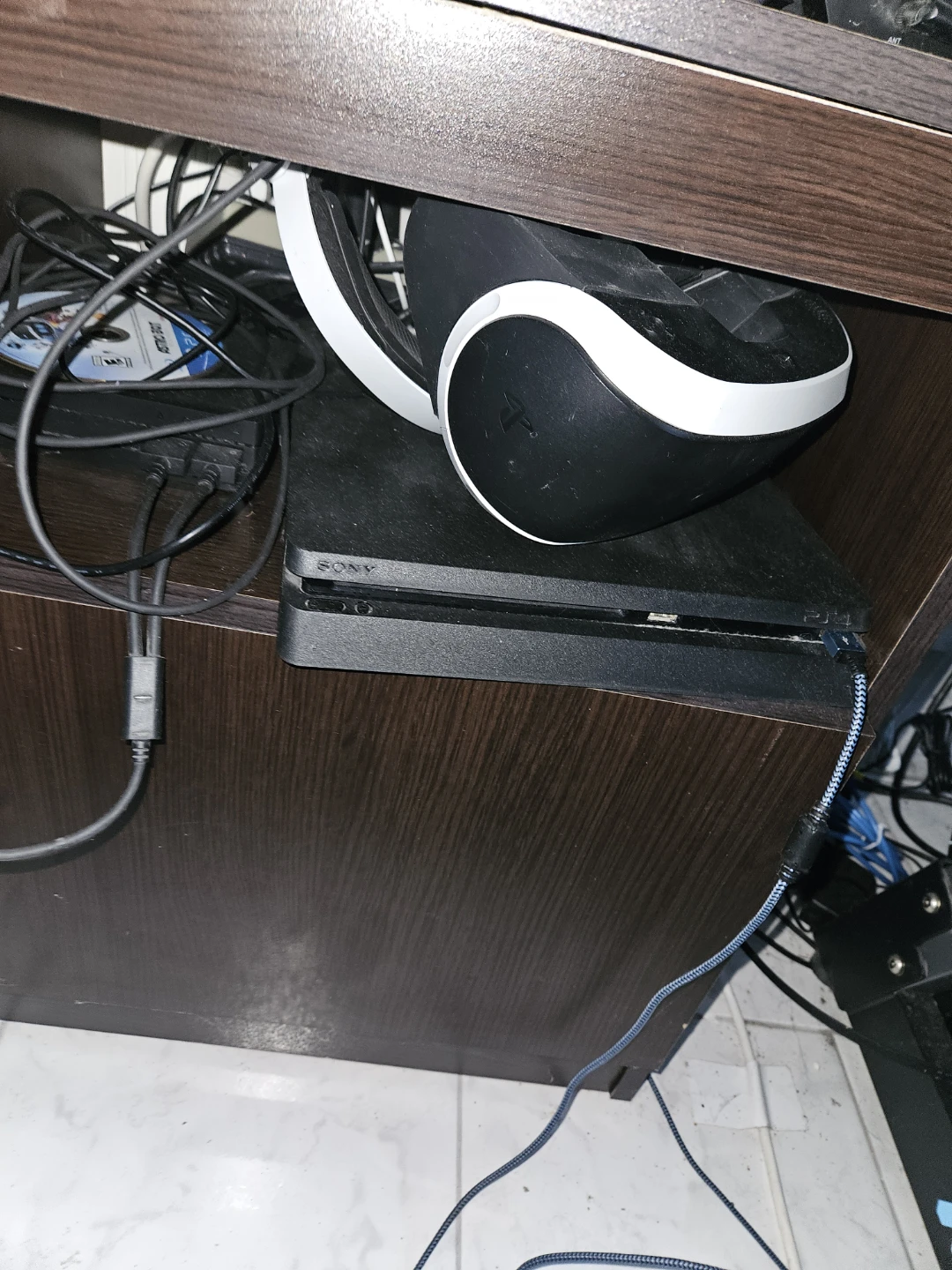 Sony PlayStation 4 Slim with VR Headset