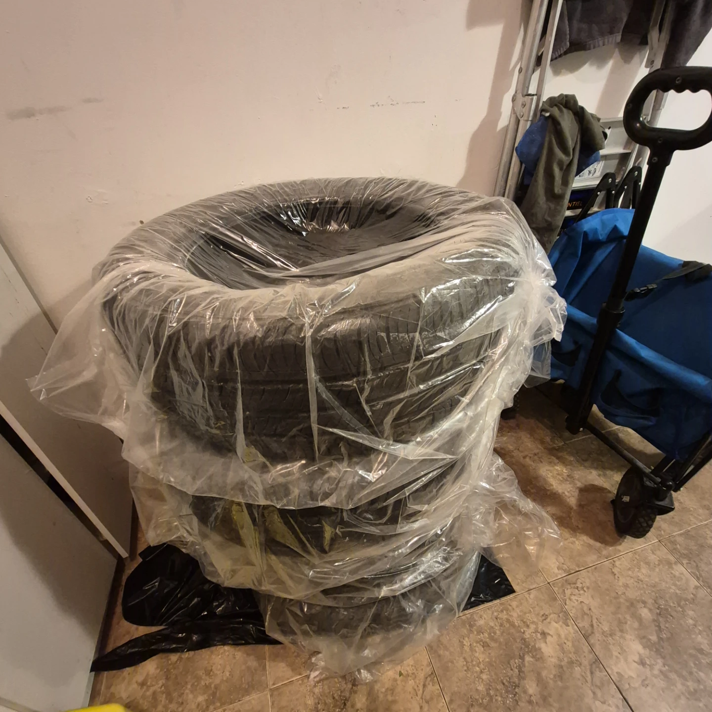 Hyundai Elantra-  4 tires ONLY - Kumho - All season - photo 3