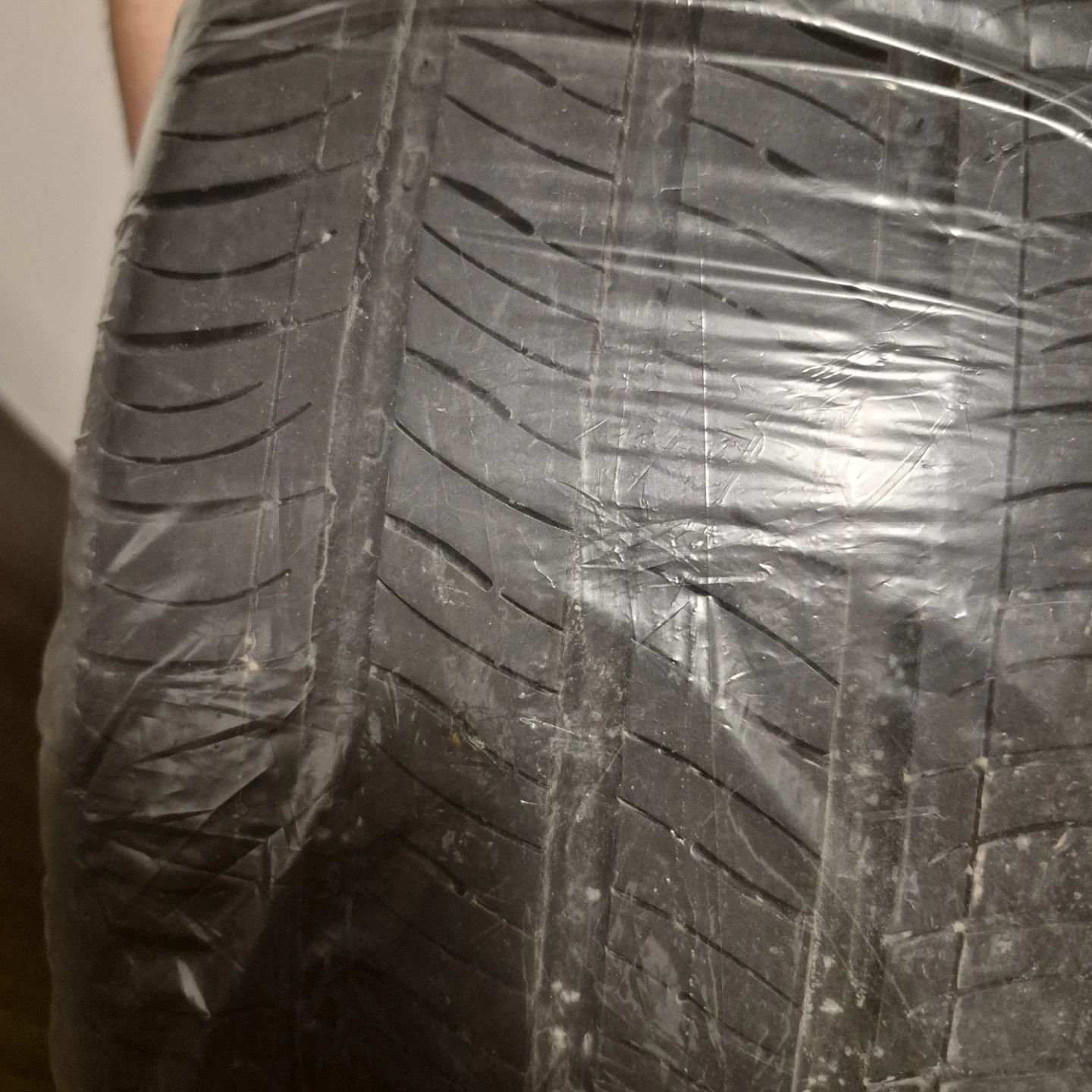 Hyundai Elantra-  4 tires ONLY - Kumho - All season - photo 4