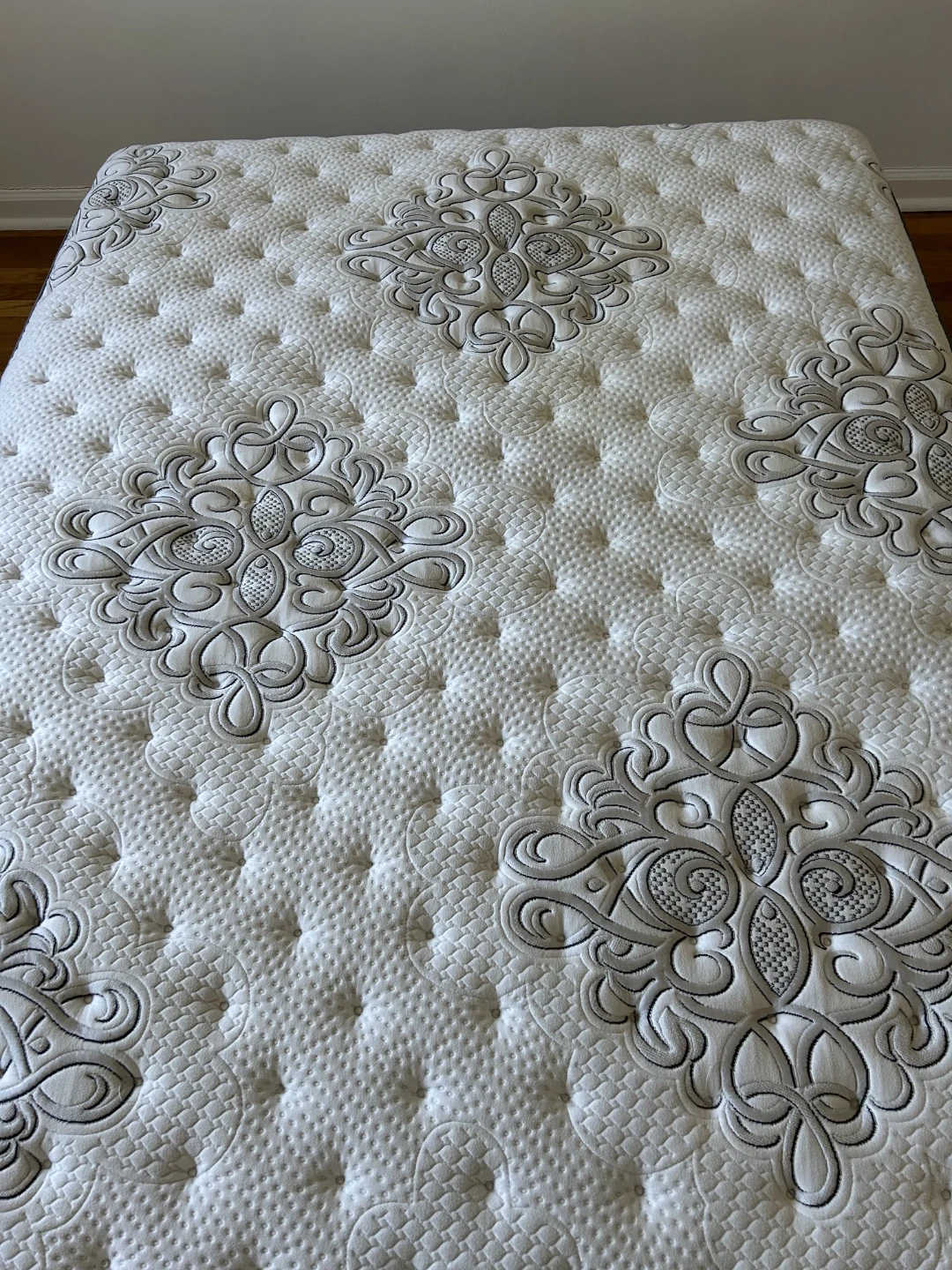 White and Gray Floral Patterned Queen Mattress - photo 5