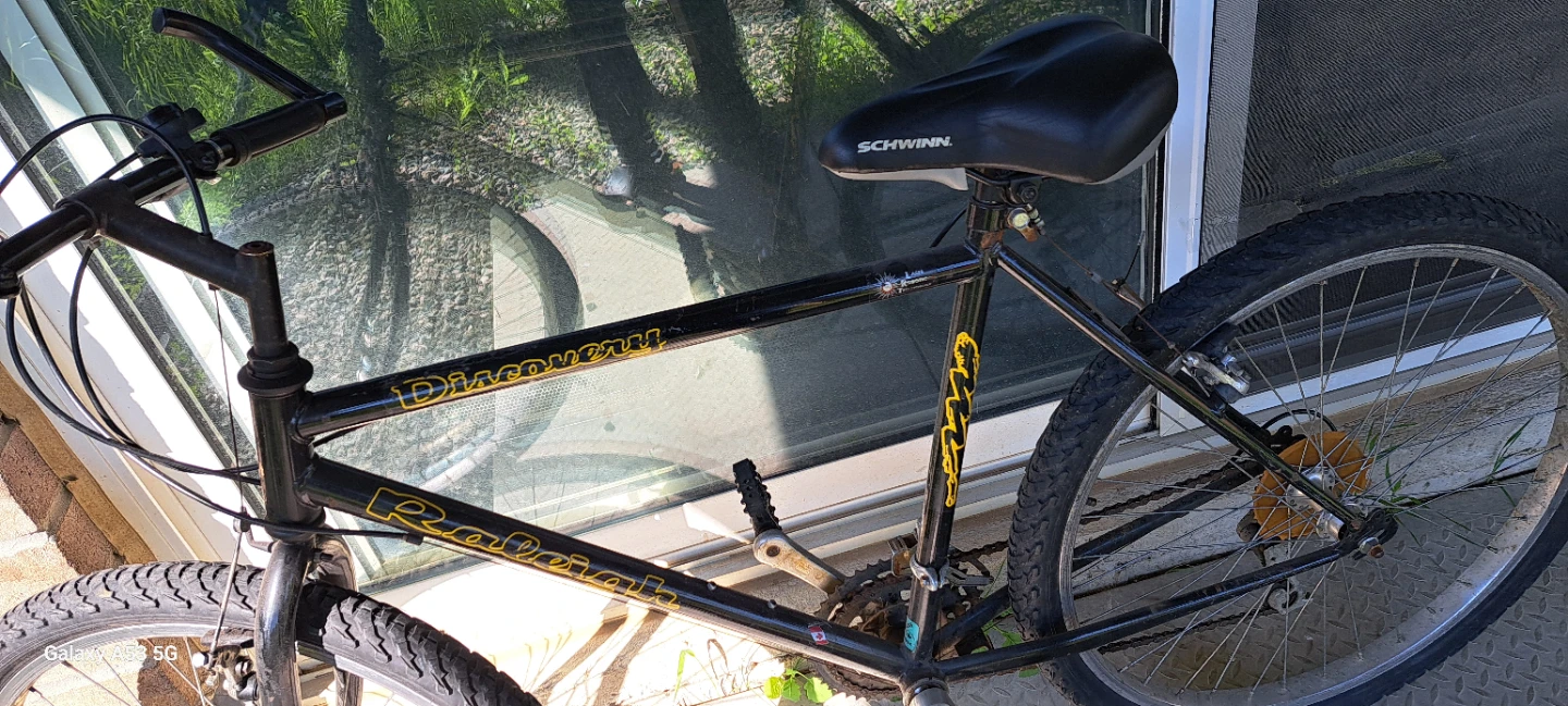Raleigh Discovery Mountain Bike - photo 3