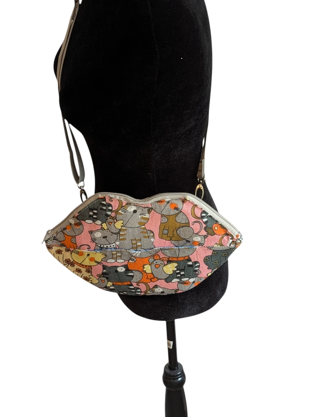 Lip Shaped Fanny Pack Crossbody Bag - photo 4
