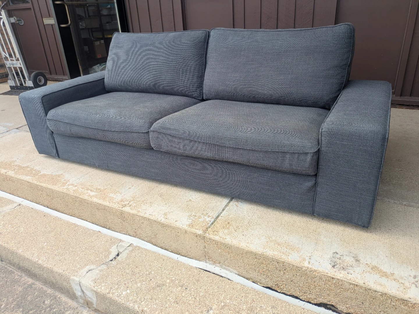 Couch - free delivery - photo 2