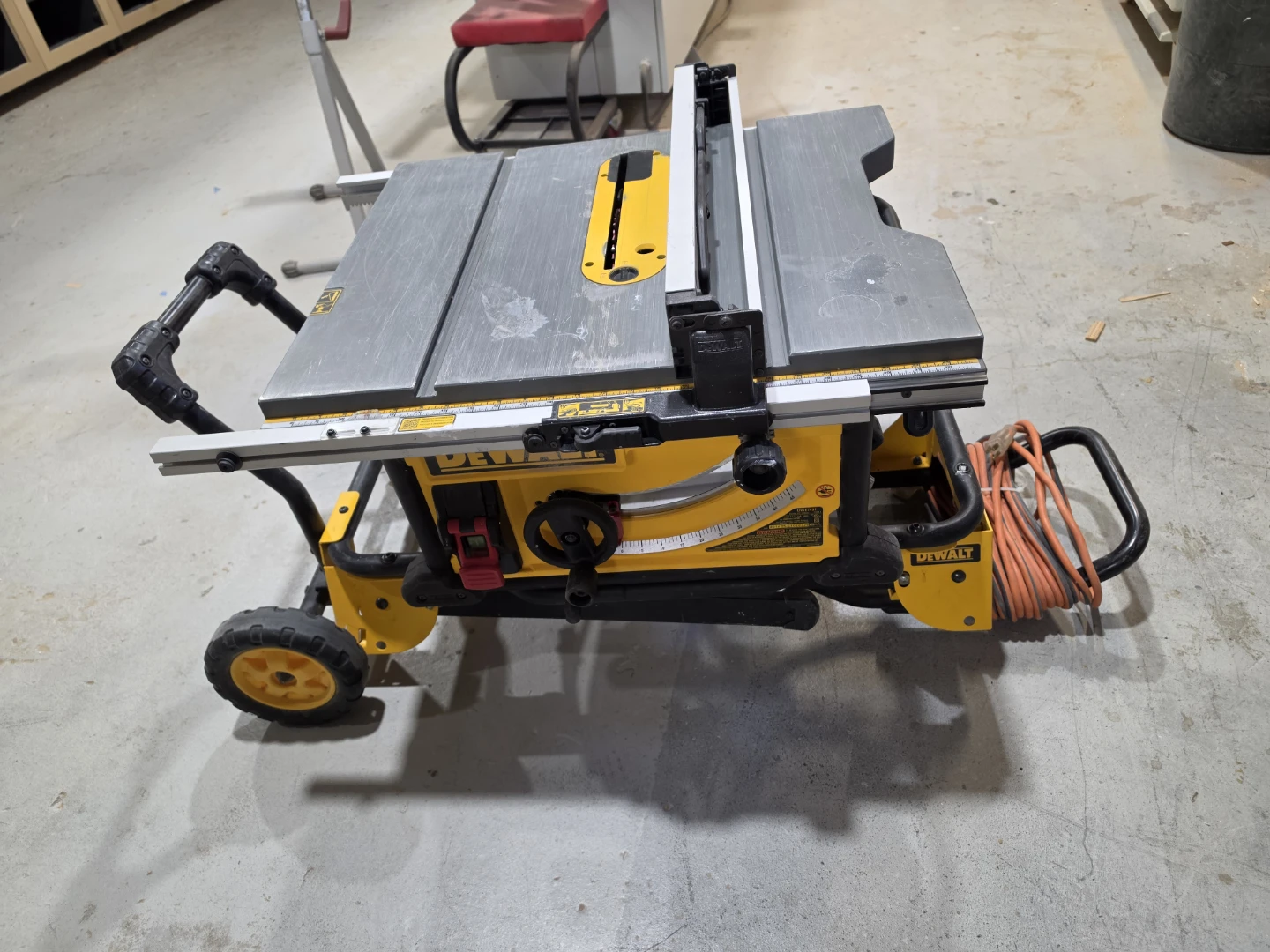 DEWALT Table Saw
