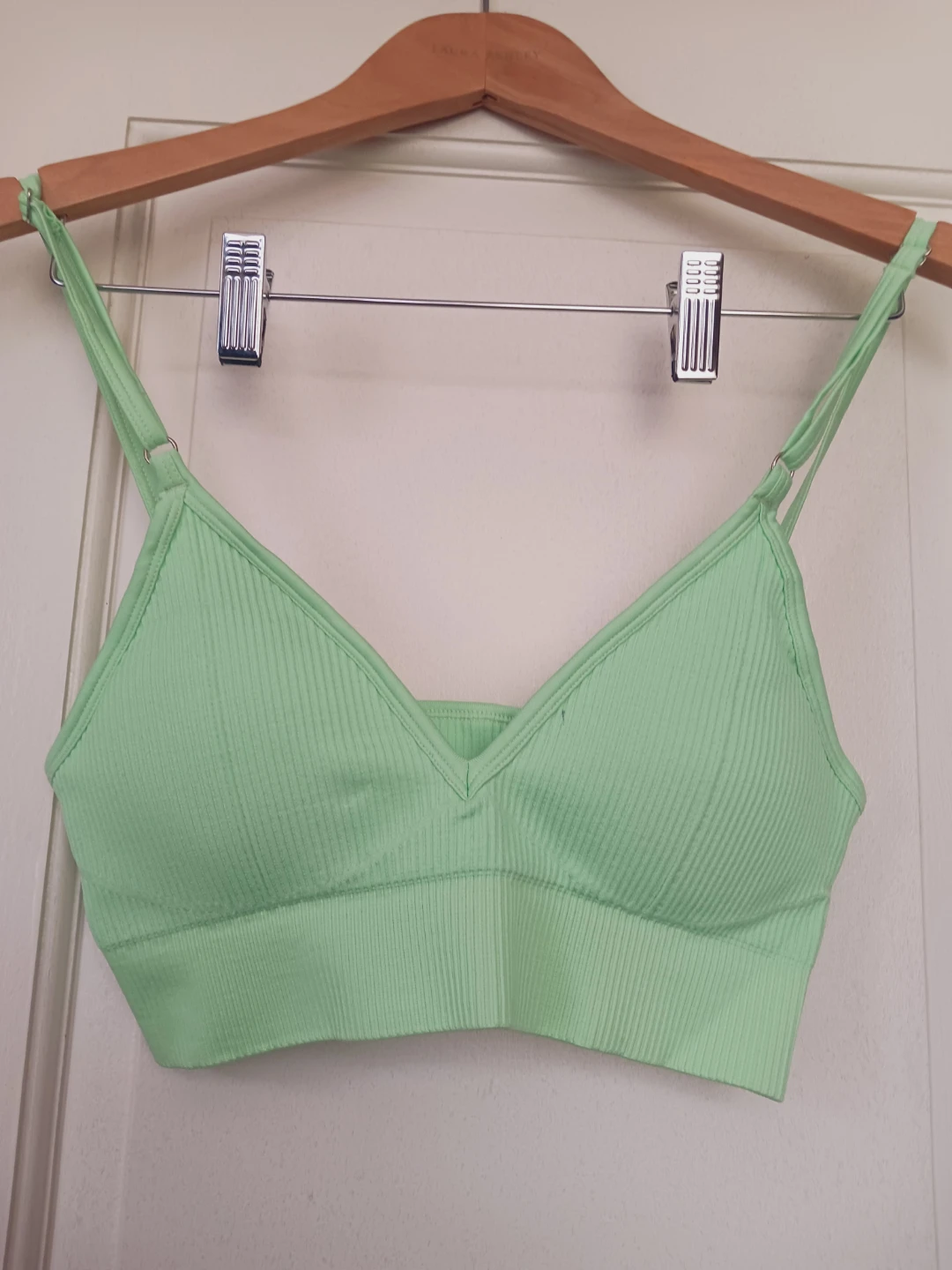 New !!! Light GreenSports Bra and Shorts Set. Small/ Medium - photo 5