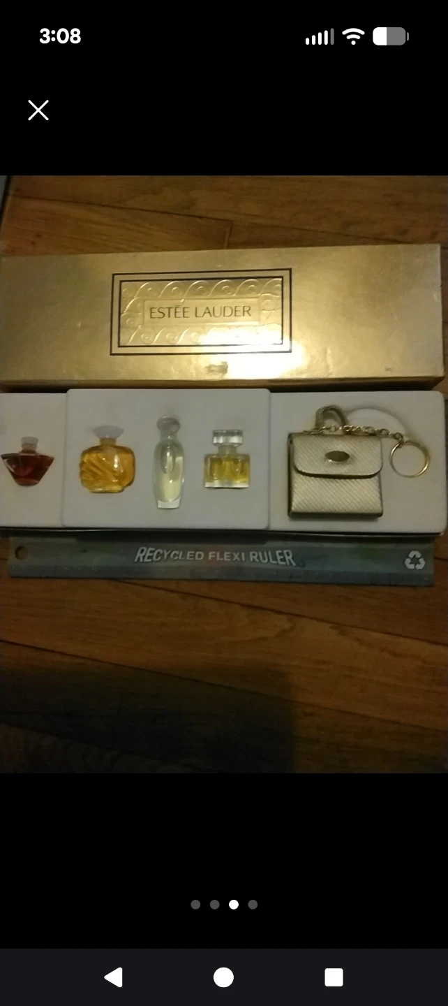 ⚽Estee Lauder Mini Perfume Set & Keychain