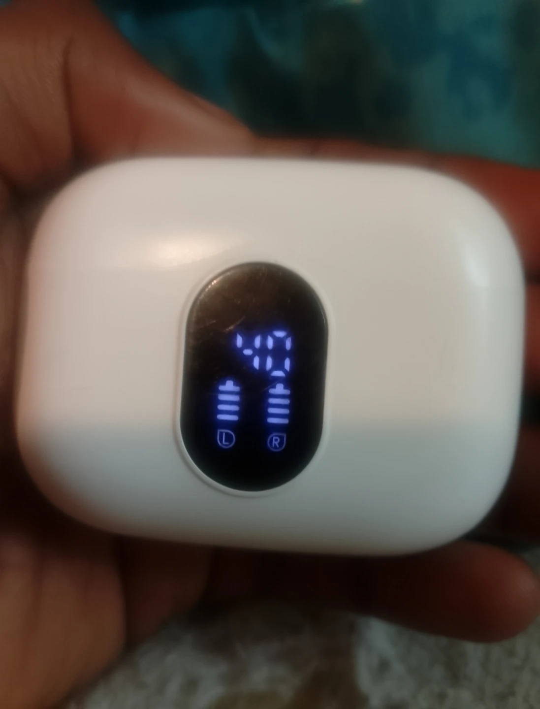 White Wireless Earbuds with Charging Case - photo 2