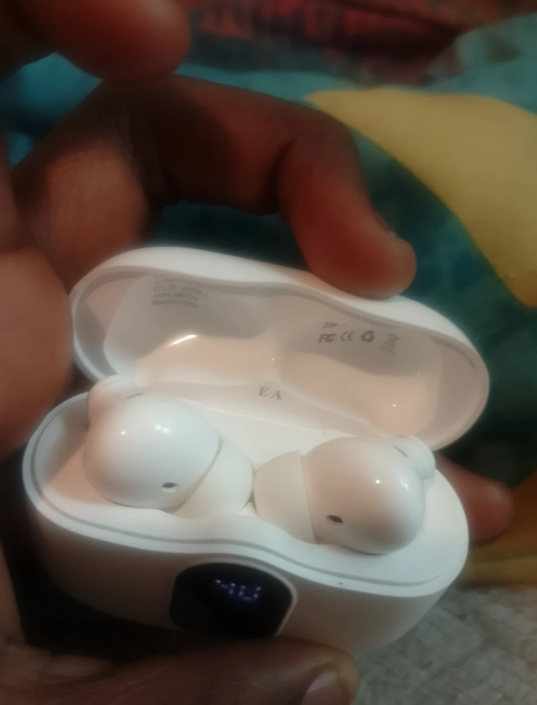 White Wireless Earbuds with Charging Case - photo 3