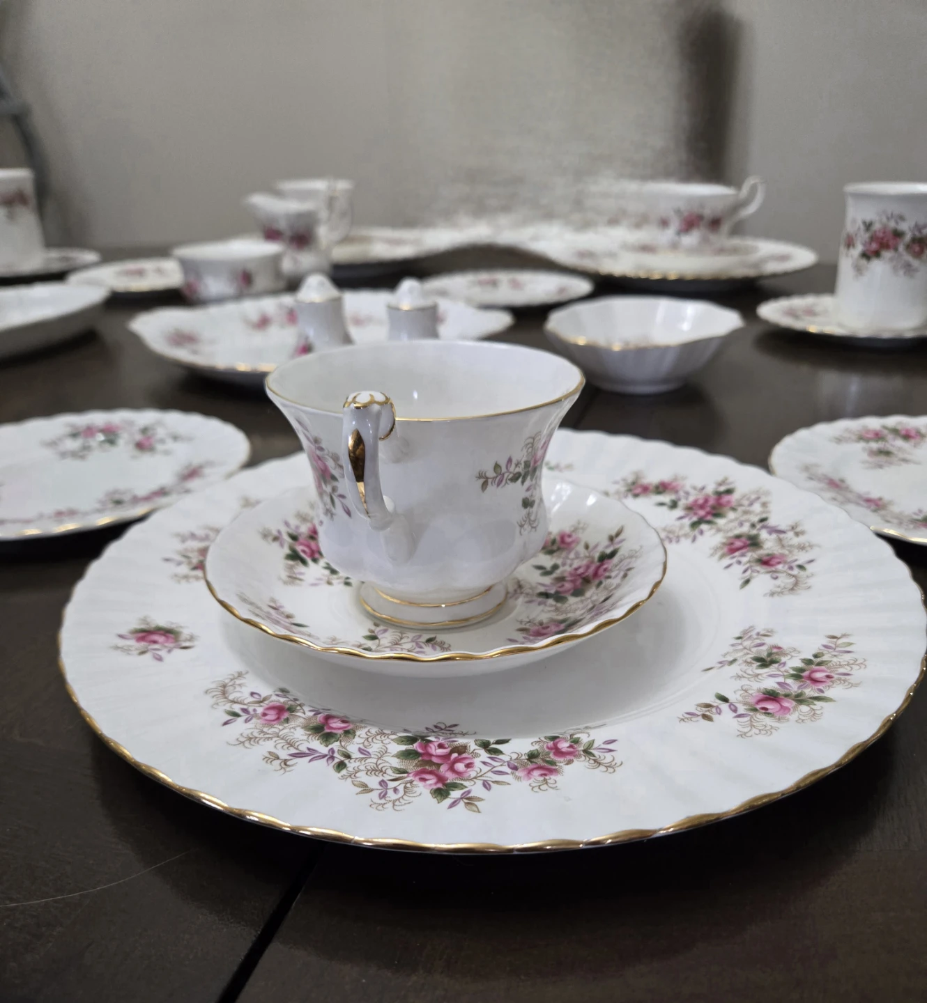 Royal Albert "Lavender Rose" Bone China Set (36 Pieces) - photo 2