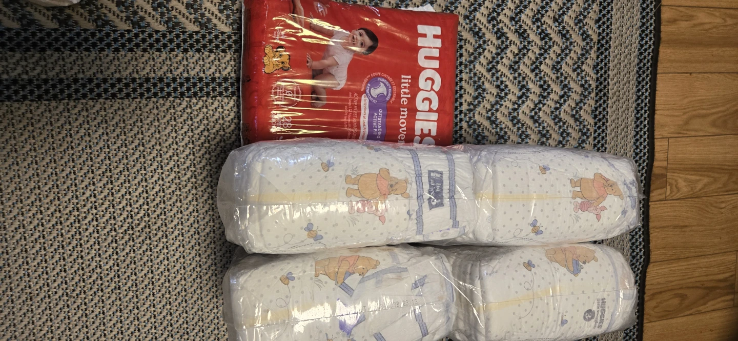 Huggies Little Movers Diapers , size 3 8and Wipes - photo 3