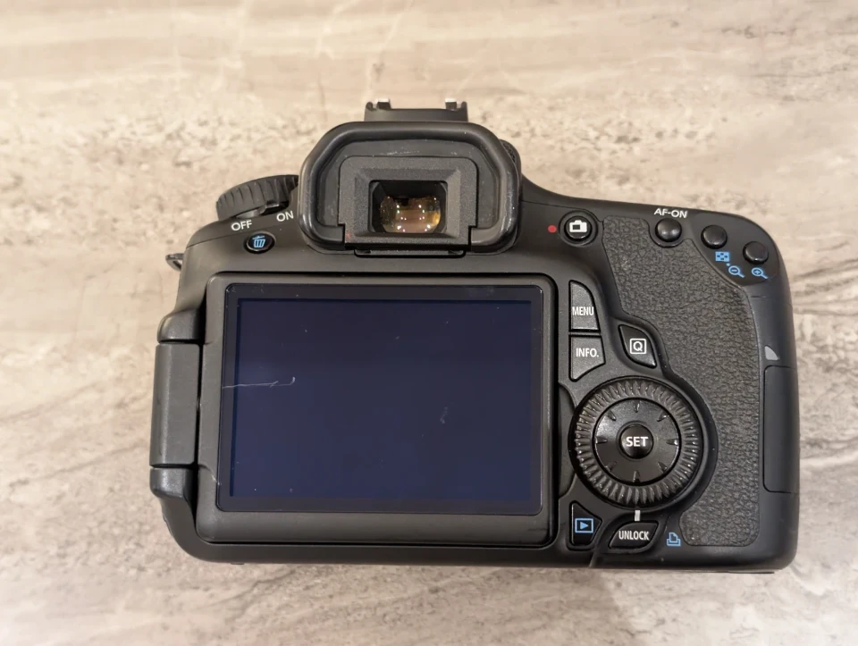 Canon EOS 60D DSLR Camera with 2 Batteries and Charger - photo 3
