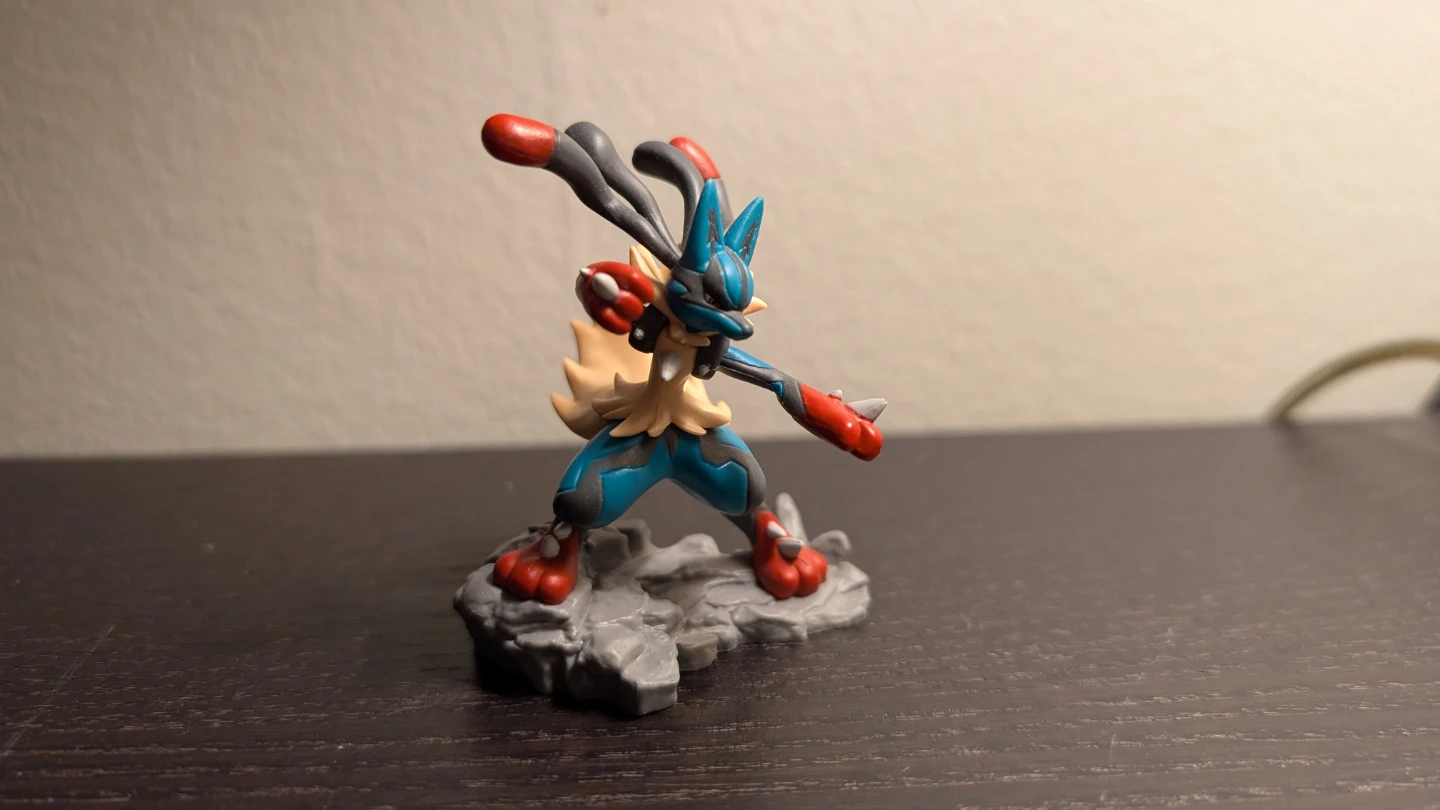 Pokémon Lucario Figure