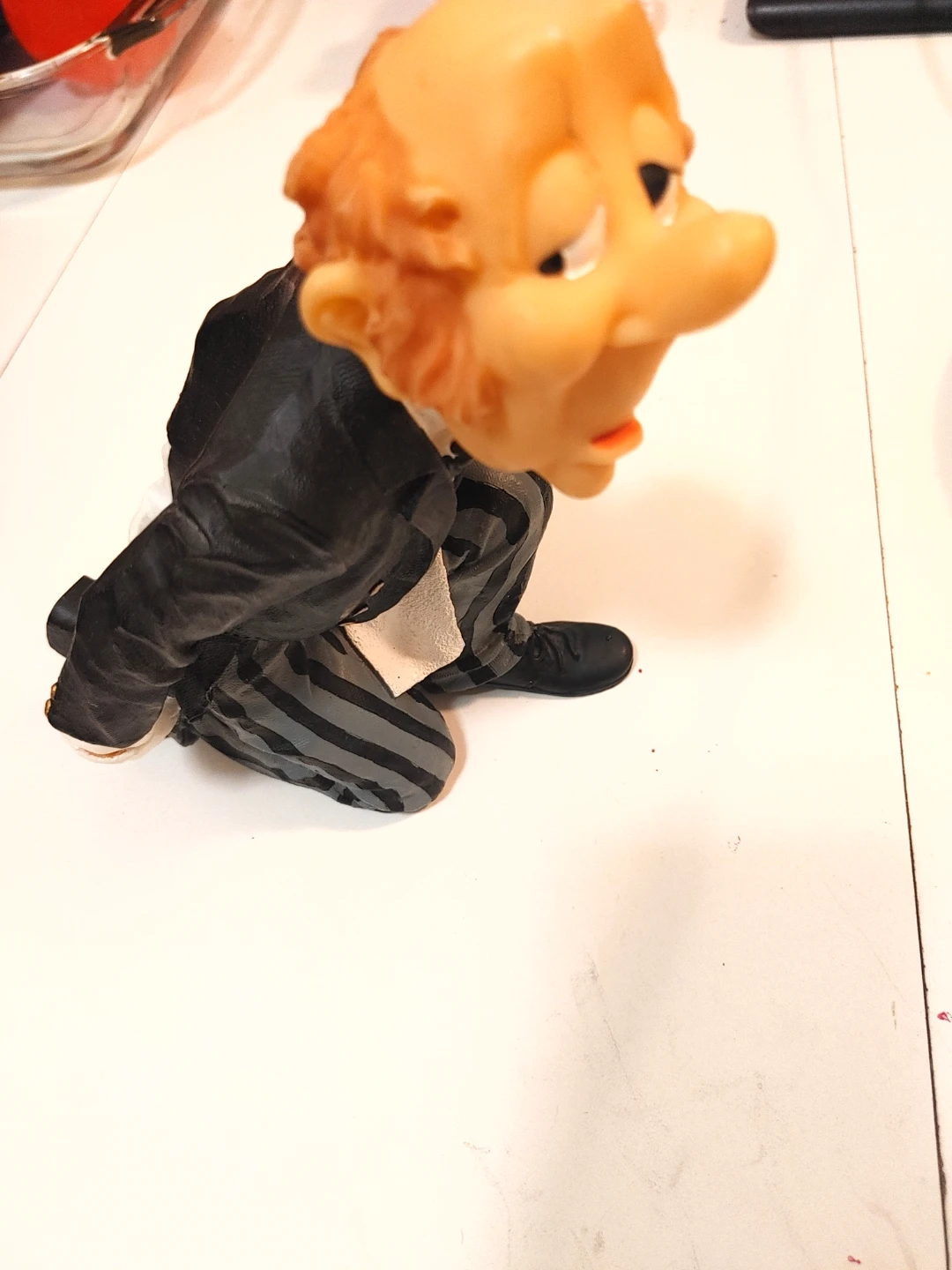 Figurine of a man in a suit - photo 2