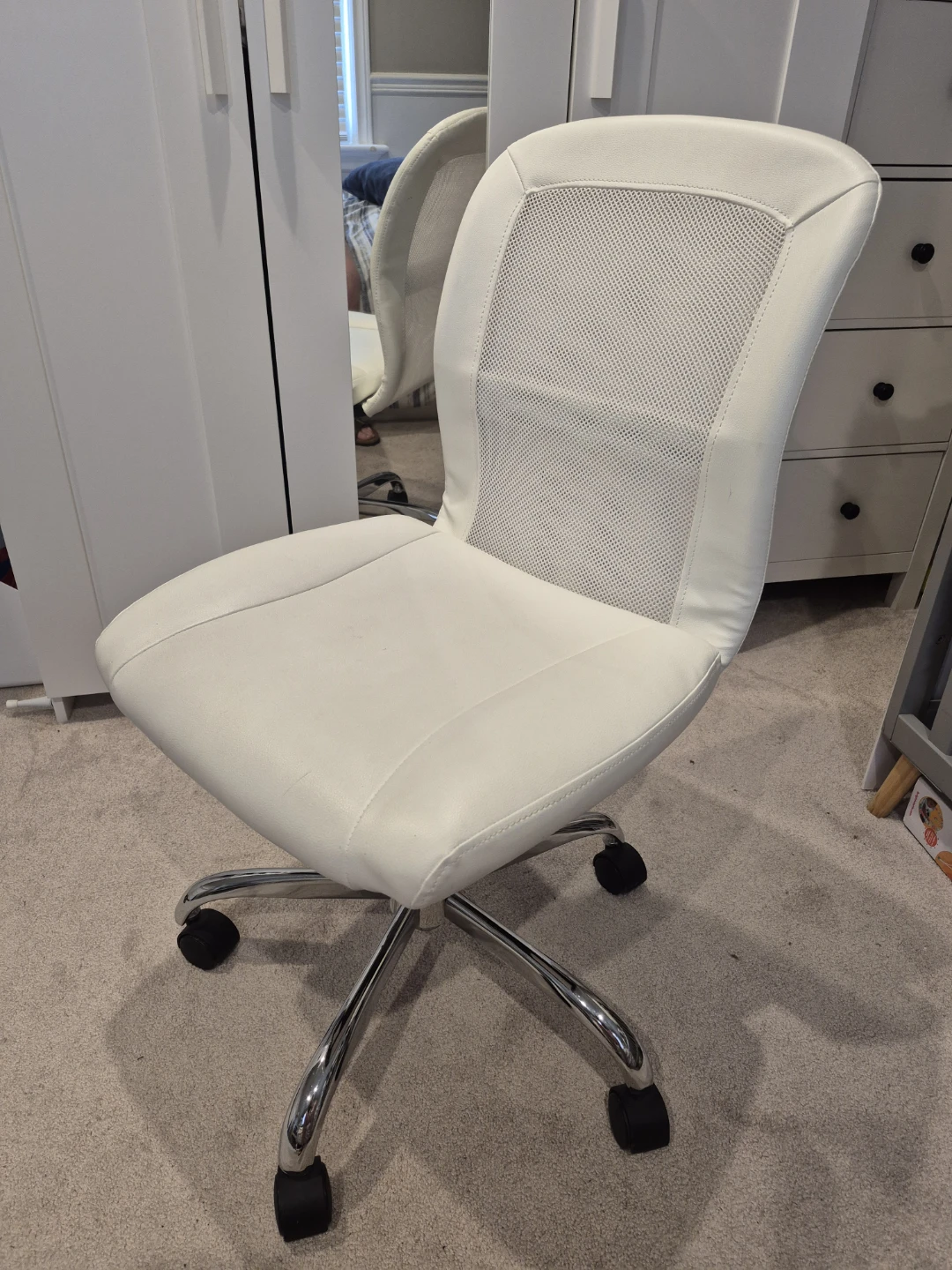 White Mesh Back Office Chair