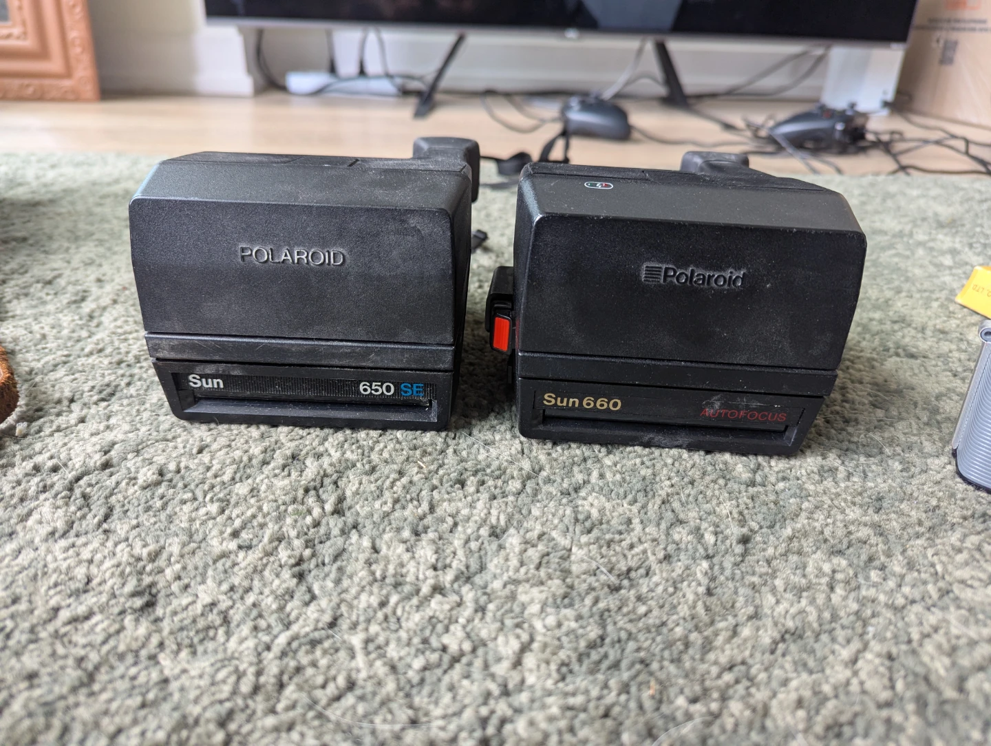 Vintage Polaroid Cameras - 650 SE & Sun 660 - photo 2