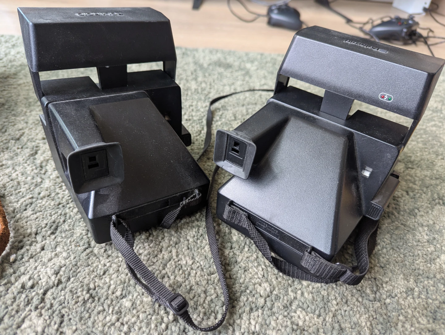 Vintage Polaroid Cameras - 650 SE & Sun 660 - photo 3
