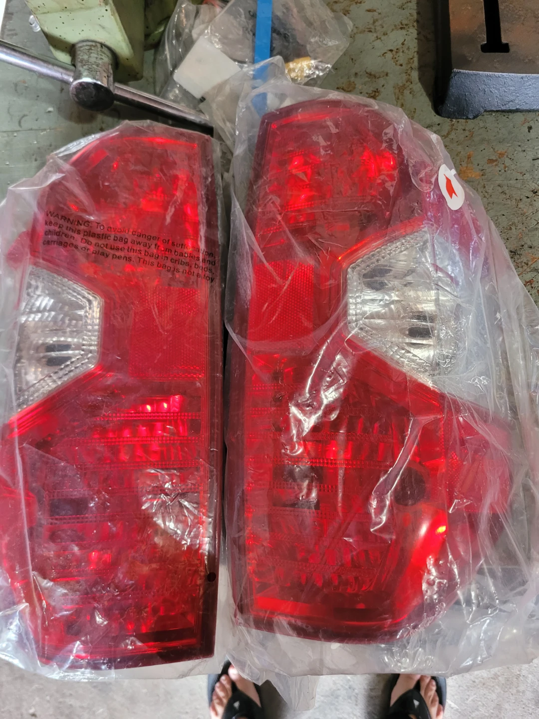 Tail light lenses/with bulbs - photo 2