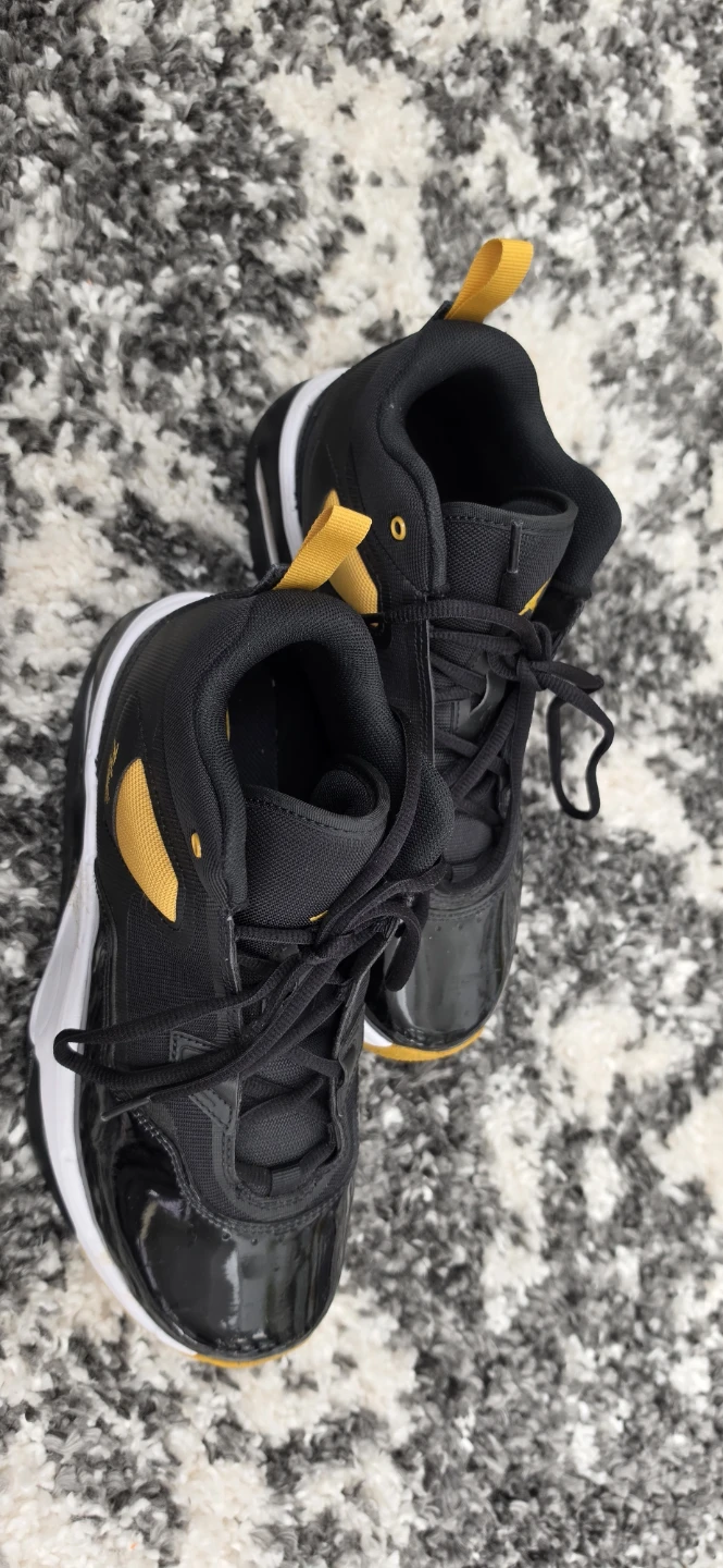 Jordan Kids Shoes Black/Yellow Size 2Y