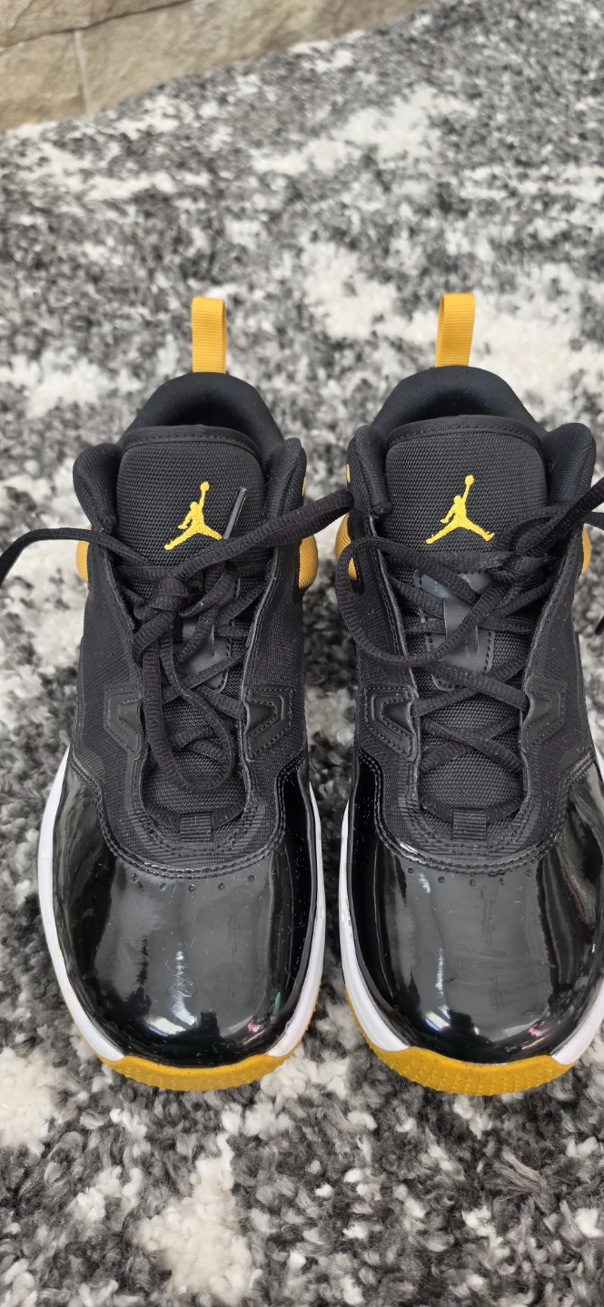 Jordan Kids Shoes Black/Yellow Size 2Y - photo 3