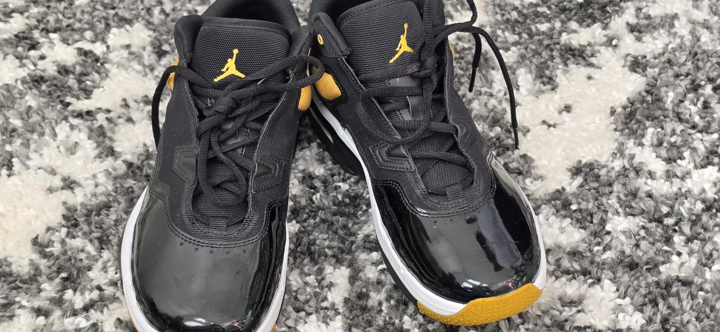 Jordan Kids Shoes Black/Yellow Size 2Y - photo 5