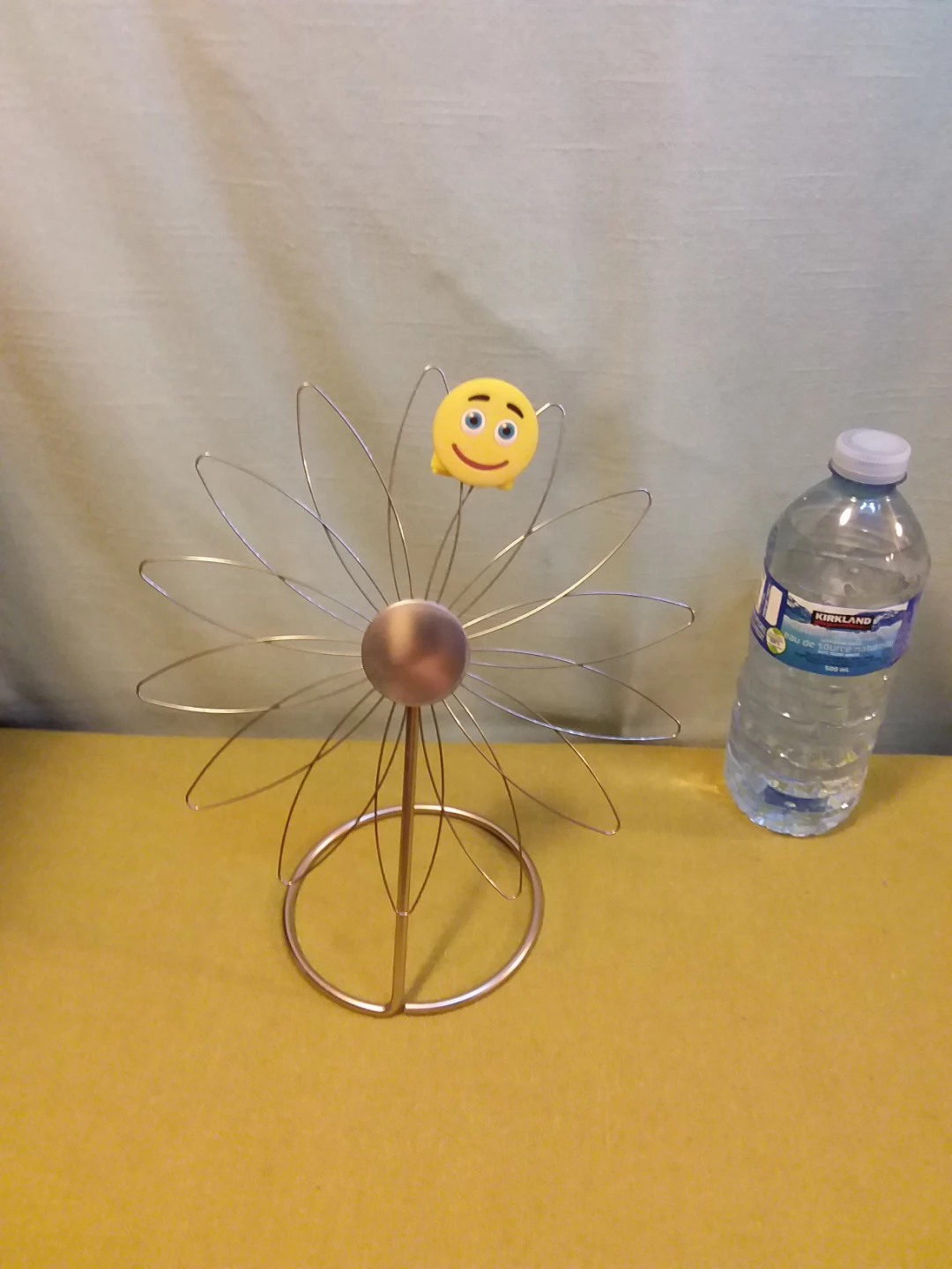 🌻 ⚽ ➡️ Wire Flower Sculpture 🌻