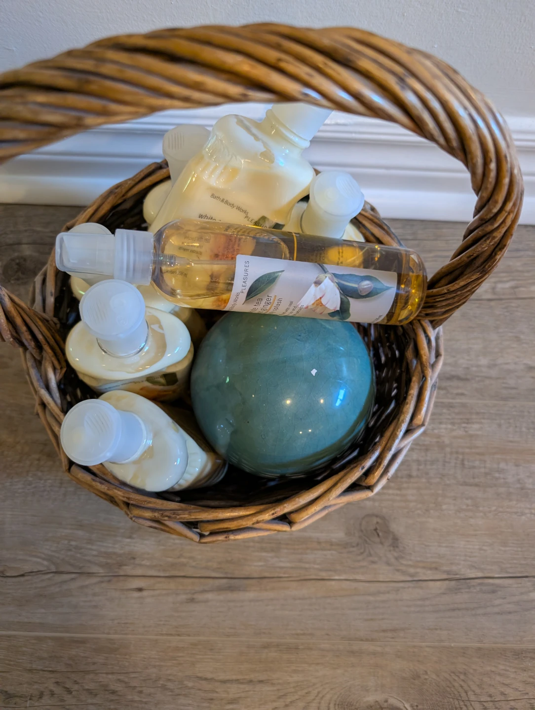 Bath & Body Works White Tea & Ginger Lotion and Body Wash Set