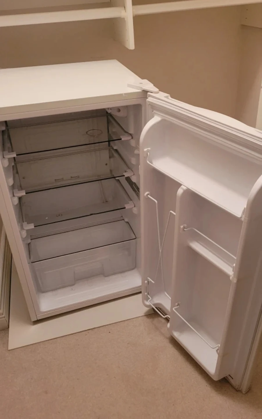 Insignia White Compact Refrigerator mini fridge - photo 2