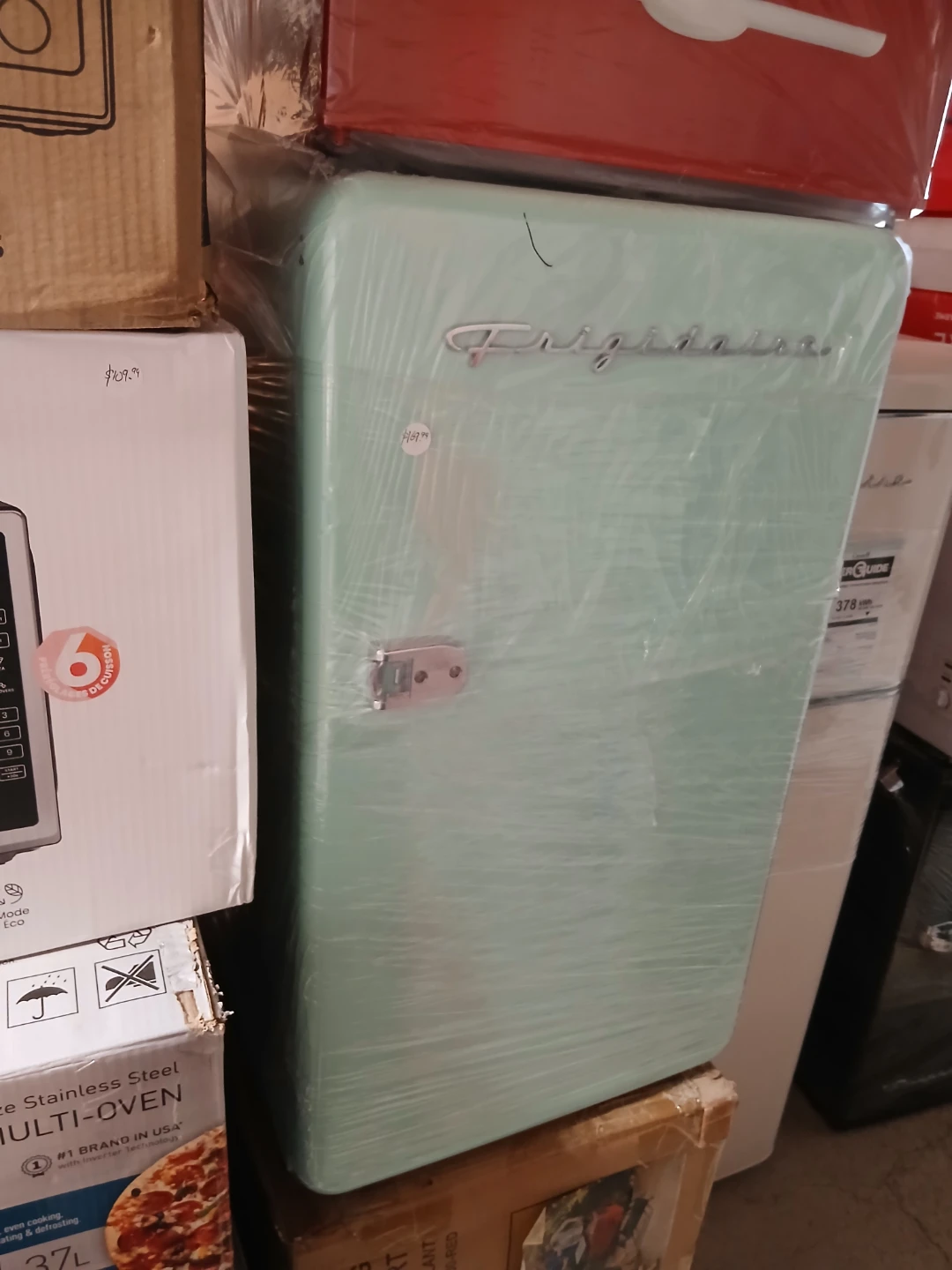 Frigidaire 3.2 Cu Ft Retro Compact Rounded Corner -  Mini Fridge