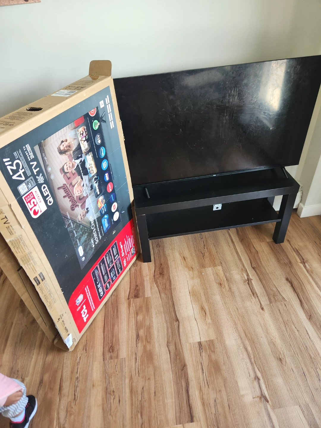 TCL 43" QLED 4K Smart TV