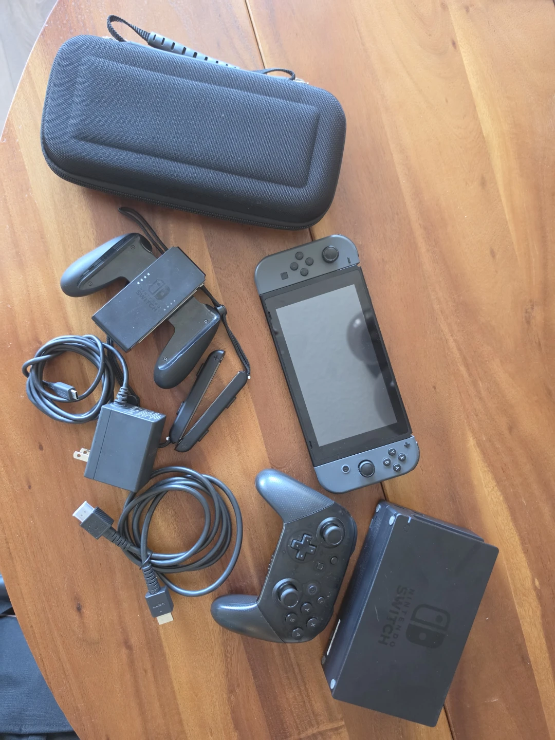 Nintendo Switch V1 Unpatched + Pro Controller + Case